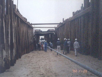 中海油东方1-1油田海底管线登陆安装项目（2002年）